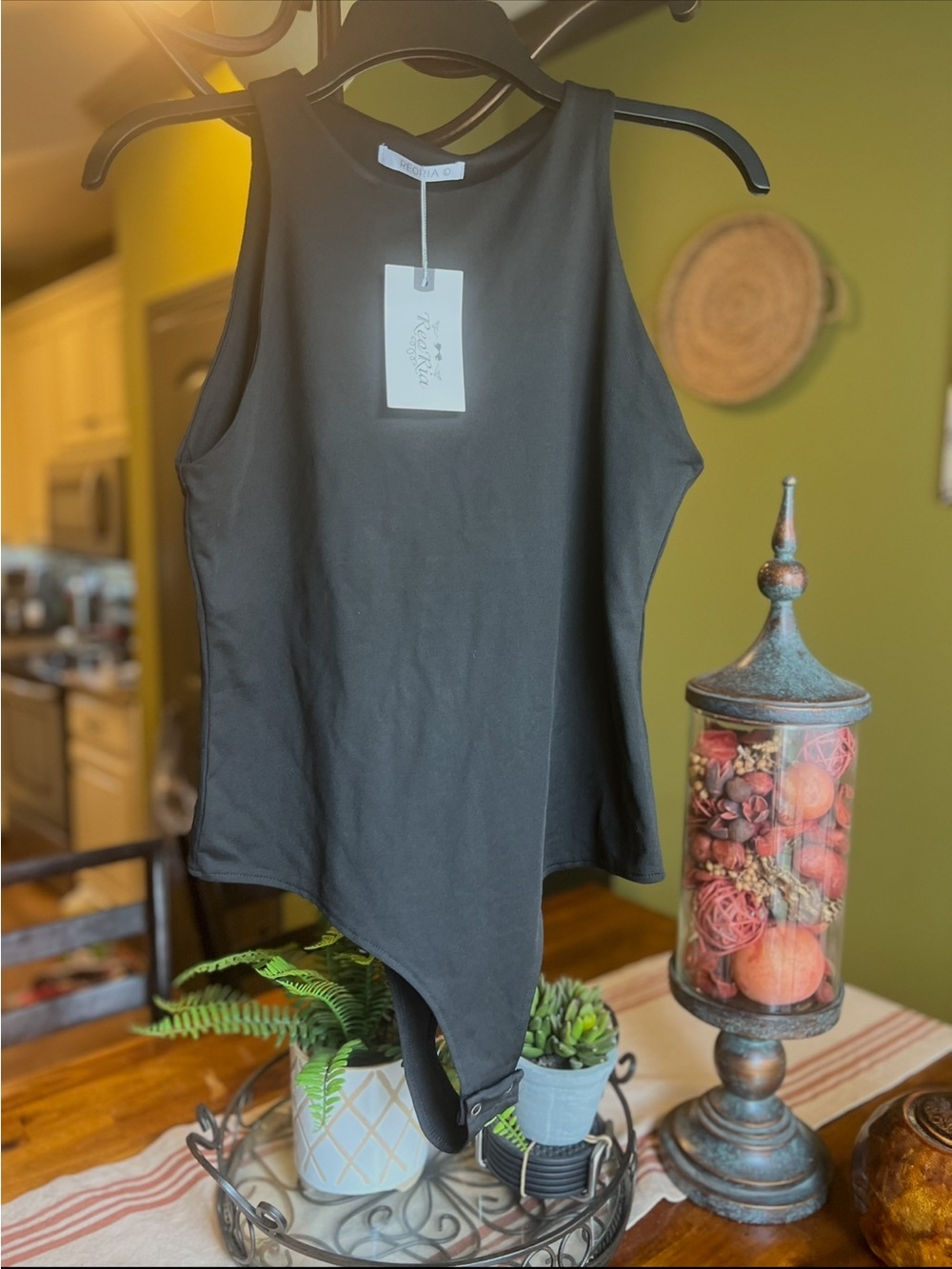 Reoria Sleeveless Black Bodysuit Tank Top